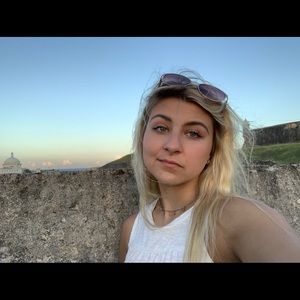Meet your Posher, Olivia